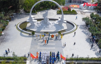 Dòng người dâng hương tại Khu tưởng niệm 64 chiến sĩ Gạc Ma