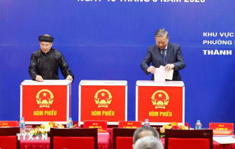 Trực tiếp: Người dân cả nước đi bỏ phiếu bầu cử