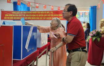 Trực tiếp: Người dân cả nước đi bỏ phiếu bầu cử