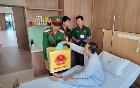 Bệnh nhân tham gia bầu cử tại các bệnh viện