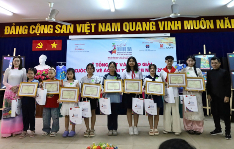 Ngắm những chiếc áo dài độc đáo do học sinh TPHCM sáng tạo