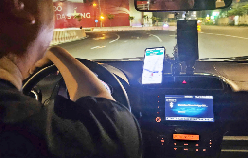 Vì sao khó đặt xe công nghệ từ sân bay Tân Sơn Nhất?