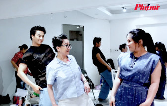 NSƯT Thanh Thanh Tâm trực tiếp ‘uốn nắn’ Võ Minh Lâm, Tú Sương trên sàn tập