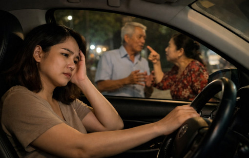 Bị kéo vào chuyện ghen tuông của cha mẹ chồng, tôi nên thoát ra thế nào?