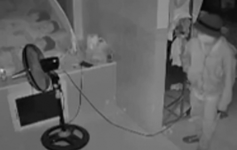 Công an điều tra vụ trộm tiền cưới ở xã Trần Văn Thời, Cà Mau