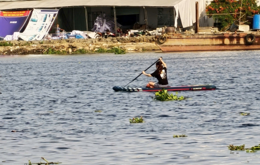 Phập phồng thuyền SUP trên sông Sài Gòn