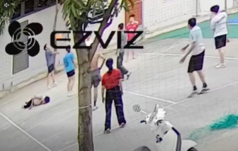 Bác sĩ đang đi dạo phát hiện người bị đột quỵ, kịp thời cứu sống trong gang tấc