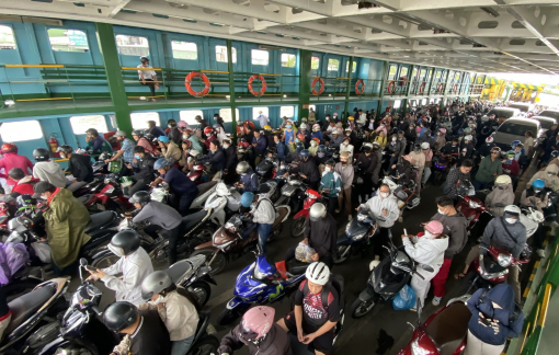 Phà Cát Lái và Bình Khánh tăng giá vé từ 18/3, xe máy 8.000 đồng/lượt