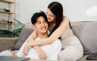 Có cần điều chỉnh hành vi ứng xử vợ chồng trên mạng xã hội?