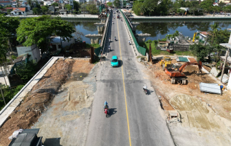 Dân khổ vì cầu Vỹ Dạ làm mãi chưa xong