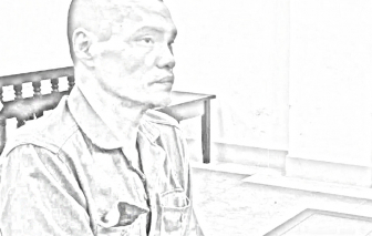 Người đàn ông dùng súng bắn chỉ thiên, cướp xe máy rồi tìm đường vượt biên