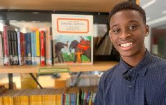 Thiếu niên đọc 10 quyển sách mỗi ngày gây sốt mạng xã hội