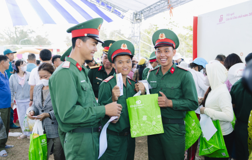 Phiên chợ đặc biệt đưa hàng Việt đến tận tay chiến sĩ đặc khu Côn Đảo