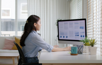 Giá vàng bạc giảm mạnh, bữa cơm gia đình chan nước mắt