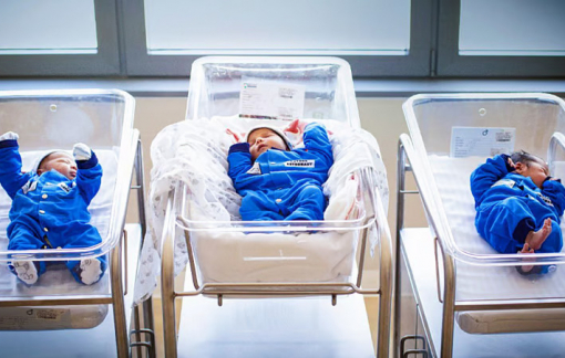 Những em bé chào đời dịp lễ thiêng liêng làm dịu nỗi lo chiến sự