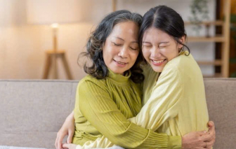 Được mẹ chồng dẫn đi spa, tôi nghĩ ngay đến má ruột