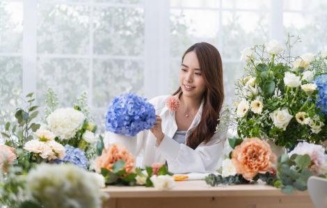Nhìn lại để thương mình hơn
