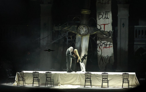 Ca sĩ Phùng Khánh Linh : 'Tôi từng là một người tiêu cực'