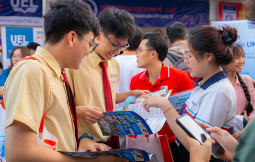 Trường đại học đầu tiên ở TPHCM công bố điểm sàn nhận hồ sơ xét tuyển 2026