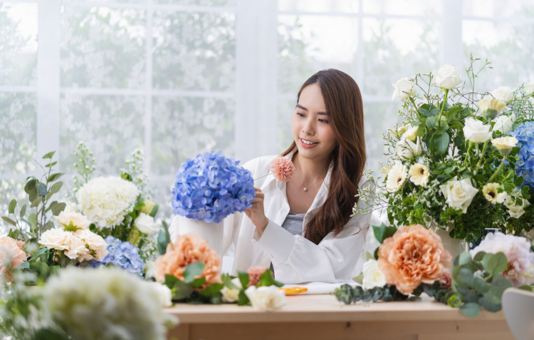 Nhìn lại để thương mình hơn