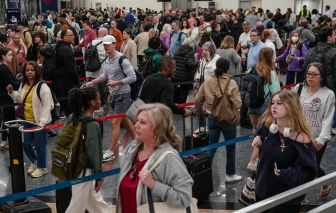 Mỹ đưa Lực lượng Thực thi di trú và Hải quan hỗ trợ các sân bay khi chính phủ đóng cửa