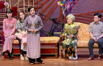 Nghệ sĩ ưu tú Phương Hồng Thủy hát chia tay khán giả, tạm khép lại vở ‘29 anh về’