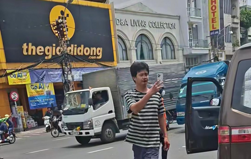 Cảnh sát làm việc với 2 tài xế đánh nhau tại vòng xoay Hải Thượng Lãn Ông