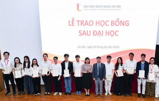 Đại học Bách khoa Hà Nội: Trao 4 tỉ đồng học bổng sau đại học, miễn học phí nghiên cứu sinh
