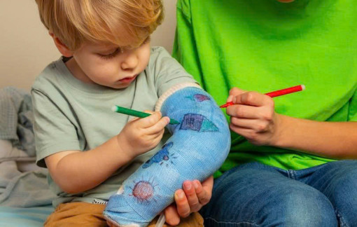 Hóa chất vĩnh cửu có thể âm thầm làm suy yếu xương của trẻ nhỏ