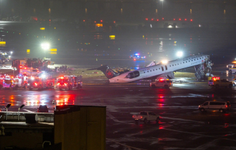 Máy bay va chạm xe cứu hỏa tại Mỹ làm 2 phi công tử nạn