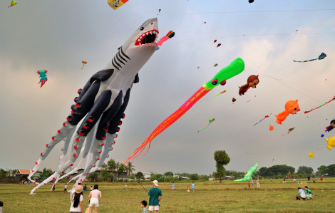 Ra vùng ven ngắm diều khổng lồ trị giá 45 triệu đồng, chỉ có 3 con trên thế giới