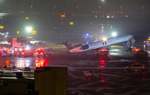 Máy bay va chạm xe cứu hỏa tại Mỹ làm 2 phi công tử nạn