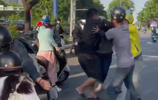 Xác minh clip tài xế mặc áo xe ôm công nghệ xô xát với một thanh niên