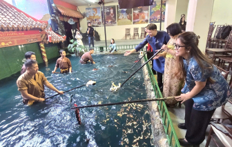 'Quà' muộn cho phái nữ làm công tác ngoại giao