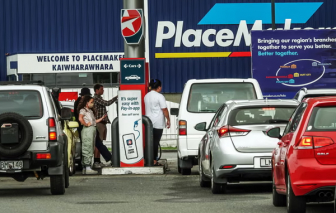 Quốc gia đầu tiên hỗ trợ tiền mặt cho người dân giữa khủng hoảng nhiên liệu