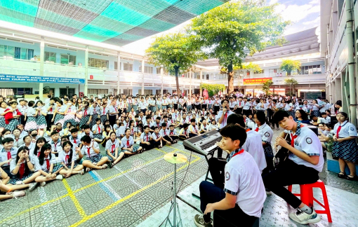 Trẻ mê game, lơ là chuyện học, phải làm sao?