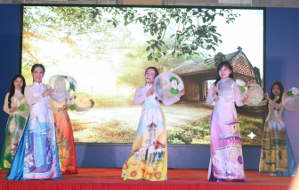 Hơn 500 thí sinh trình diễn trên sân khấu “Duyên dáng áo dài” phường Thới An