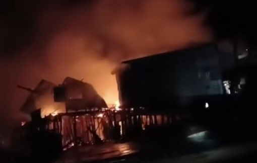 13 căn nhà ven sông ở Vàm Đầm, Cà Mau bị thiêu rụi lúc rạng sáng