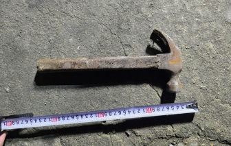 Bắt người đàn ông dùng búa đánh cảnh sát giao thông vì không được bỏ qua lỗi vi phạm