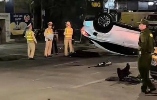 Ô tô Lexus lao ngược chiều, tông loạt xe khiến 2 người bị thương ở Hà Nội lúc giữa khuya