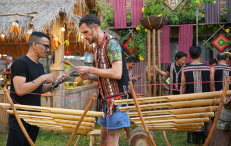 Khách quốc tế thích thú trải nghiệm ẩm thực 3 miền tại TPHCM