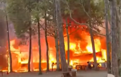 Cháy lớn tại khu kinh tế đêm ở Măng Đen