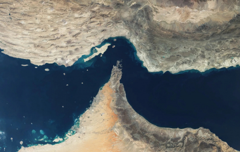 Iran đóng cửa eo biển Hormuz, cảnh báo biện pháp cứng rắn