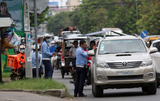 Campuchia dừng xử phạt vi phạm giao thông vì giá xăng tăng cao
