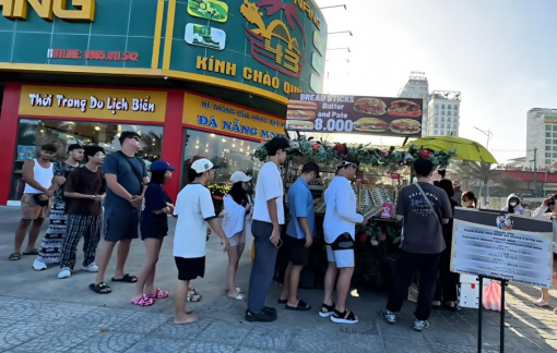 Xe bánh mì nổi tiếng ở Đà Nẵng bị xử lý vì lấn chiếm vỉa hè