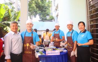 Đàn ông vào bếp