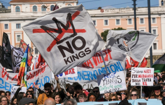 Hàng triệu người Mỹ xuống đường trong làn sóng biểu tình “Không cần Vua”