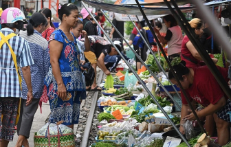 Thái Lan tung hàng loạt chương trình hỗ trợ, giúp người dân vượt bão giá