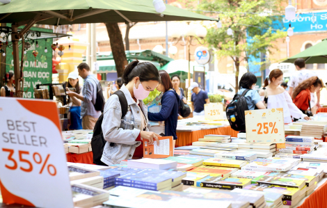 Kéo người đọc về phía sách