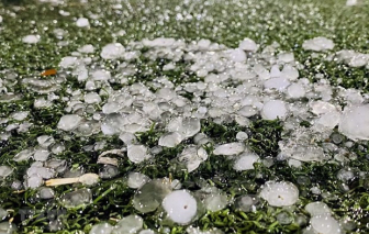 Dông mạnh kèm theo mưa đá ở miền Bắc có bất thường?